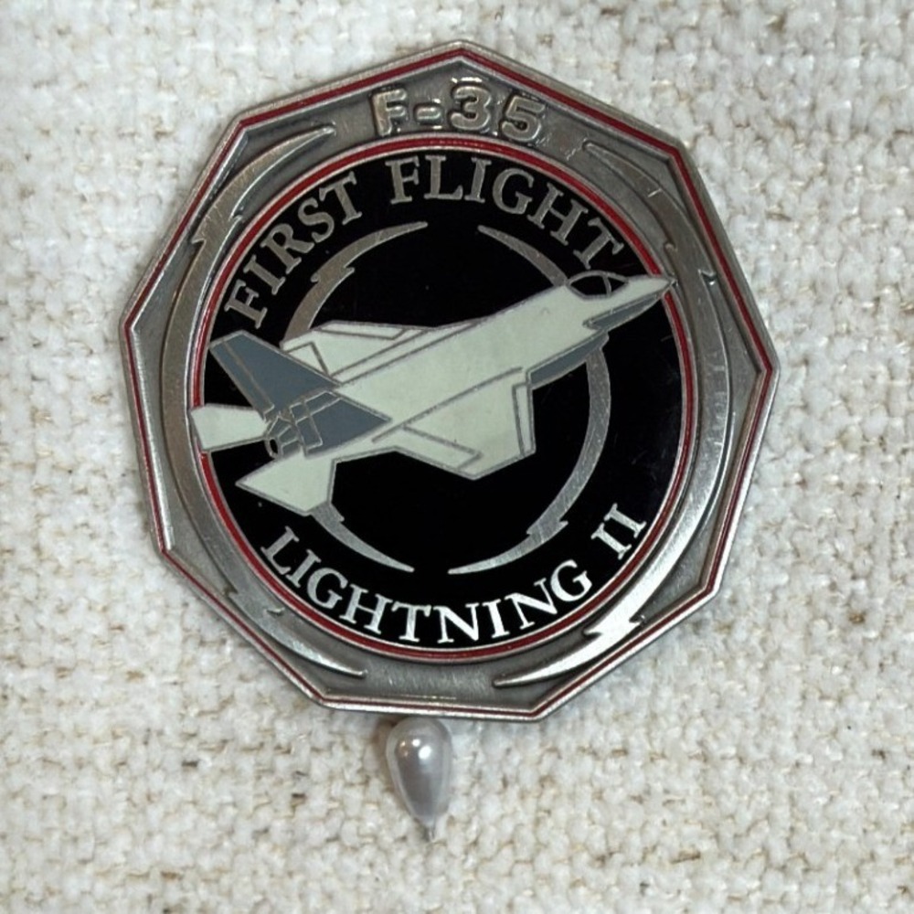 Lockheed Martin USAF F-35 Lightning II FIRST FLIGHT Challenge Coin Multi Flag - Picture 9 of 9